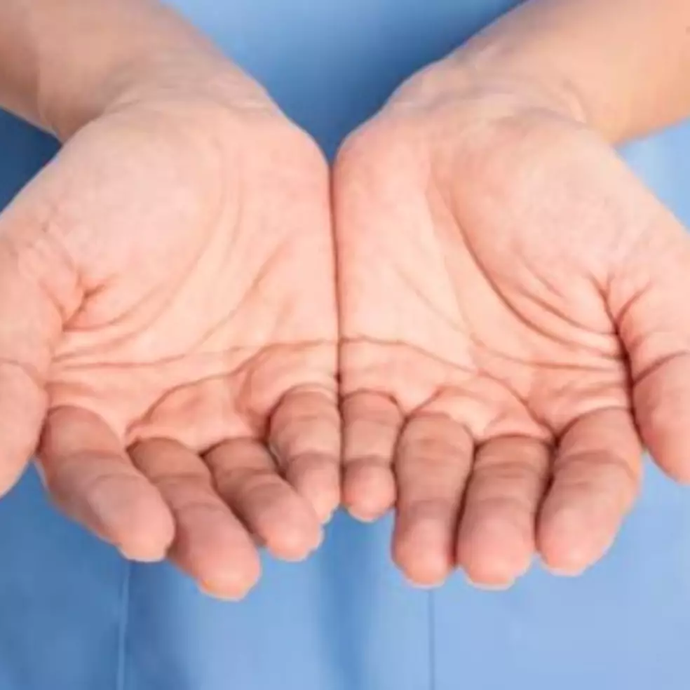 Bantu cegah kulit keriput, ini trik menghaluskan tangan kering dan kasar pakai 1 jenis buah