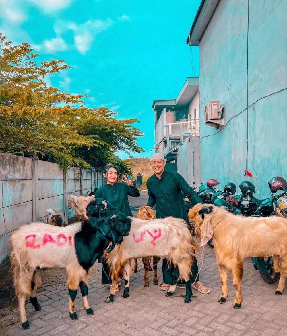 bagikan momen bareng hewan kurban via vallen panen kritik © berbagai sumber bagikan momen bareng hewan kurban via vallen panen kritik © berbagai sumber
