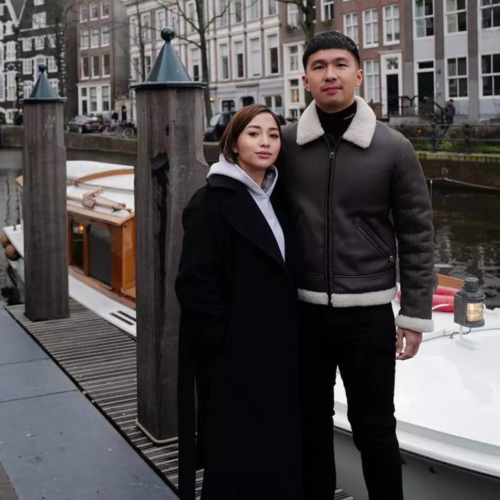 7 Momen pesta ulang tahun Nikita Willy di Bali, ekspresi datar wajah Indra Priawan bikin gagal fokus