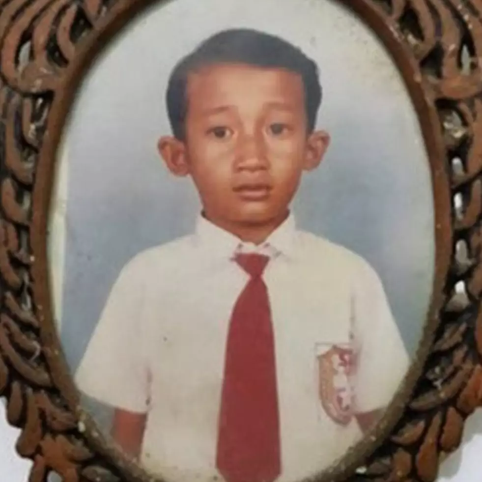 Bocah rambut klimis ini dulu komedian top kini menepi dari dunia artis, pilih jualan nasi di kampung