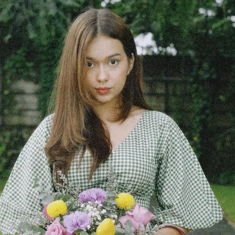 Reuni bareng pemain serial Mermaid in Love, 7 potret Rebecca Klopper pakai hijab ini bikin salah fokus