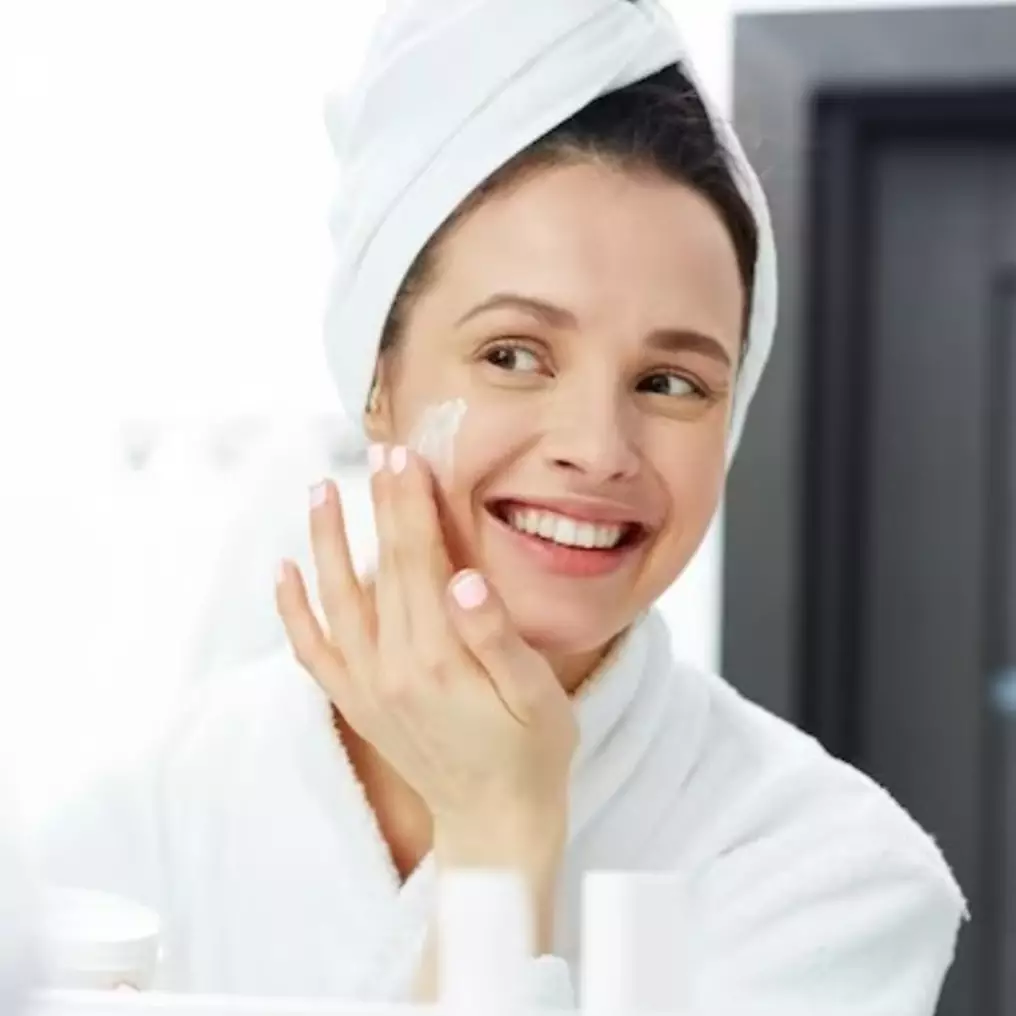 Cara membuat pelembap multifungsi ini cuma pakai 2 bahan makanan, kulit auto glowing dan bebas kering