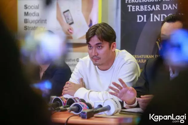 Rendy muncul ke publik minta maaf © berbagai sumber Rendy muncul ke publik minta maaf © berbagai sumber