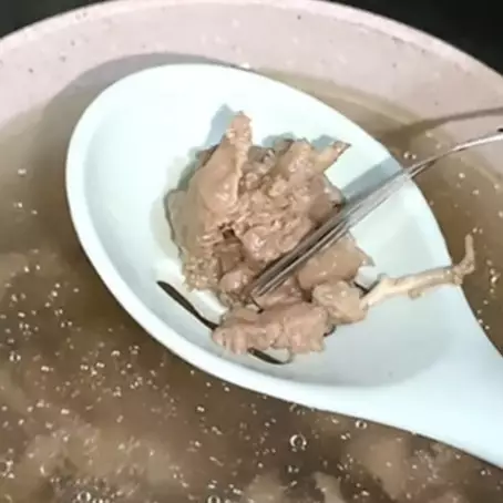 Tanpa presto, ini trik cepat merebus iga sapi agar empuk dan matang sempurna dalam 17 menit