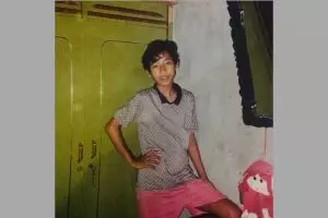 Bocah ini dulu penjual gorengan demi sambung hidup, kini tenar jadi pelawak dan punya rumah 15 miliar