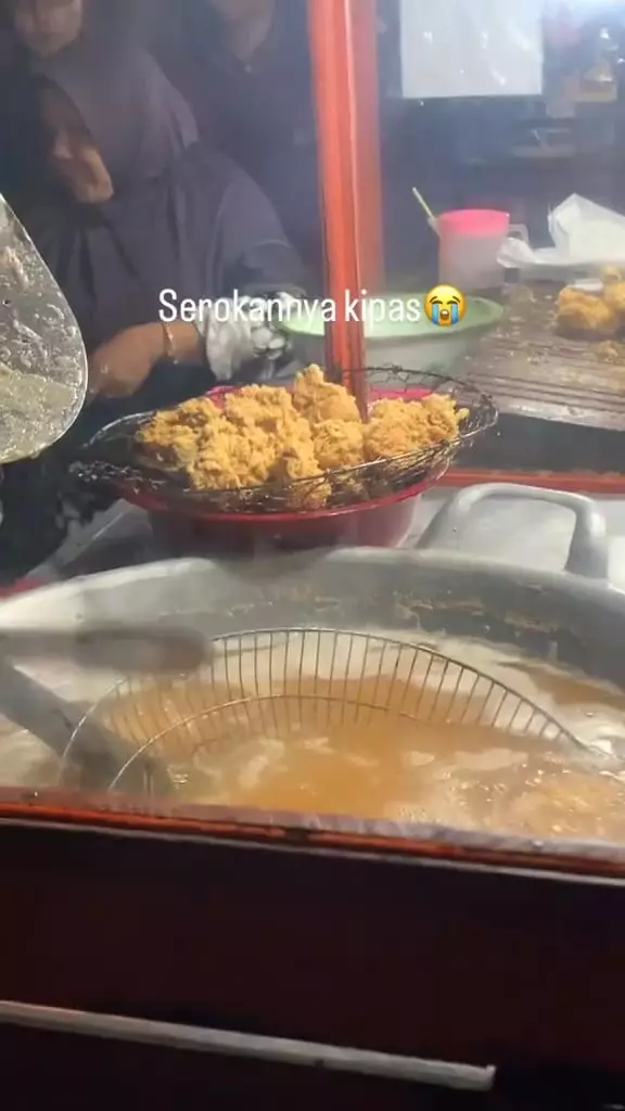 Saringan gorengan pakai rangka kipas © TikTok Saringan gorengan pakai rangka kipas © TikTok