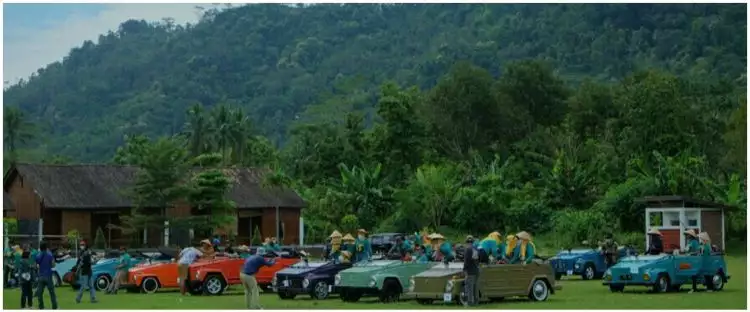 Keliling desa wisata sambil menikmati pemandangan di Borobudur naik VW safari