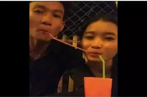 11 Potret kocak pasangan saat kencan ini tingkahnya ada-ada saja, bucin abis