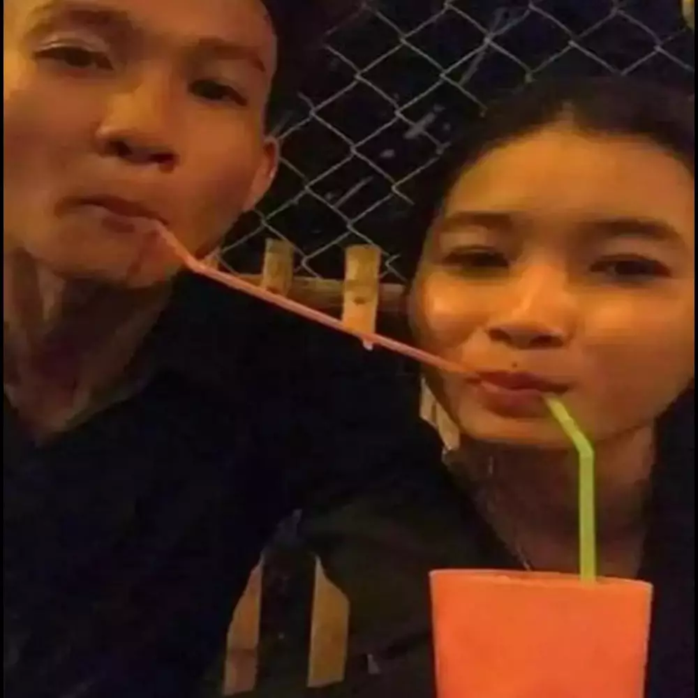 11 Potret kocak pasangan saat kencan ini tingkahnya ada-ada saja, bucin abis