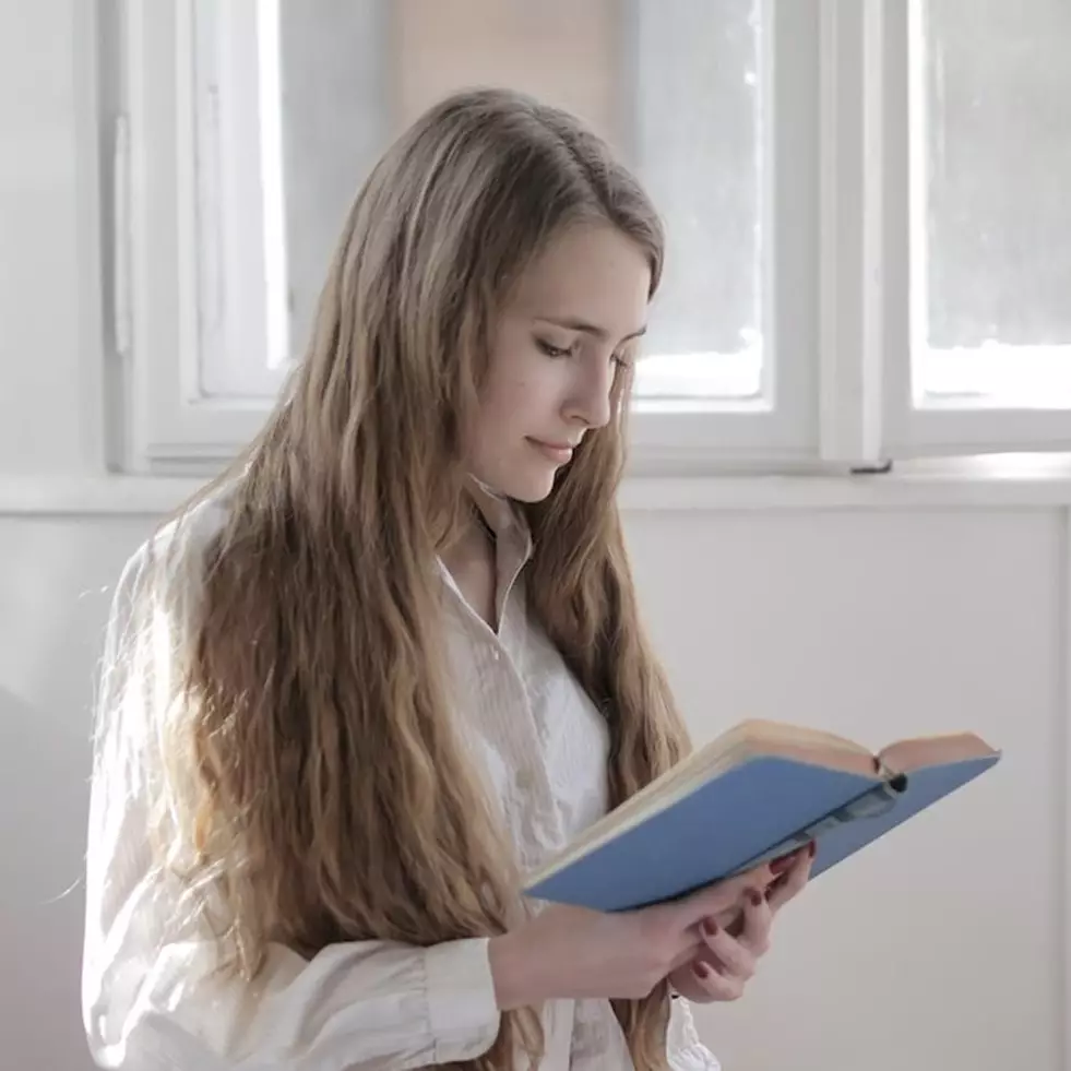 Contoh puisi tentang buku yang cocok untuk referensi tugas sekolah