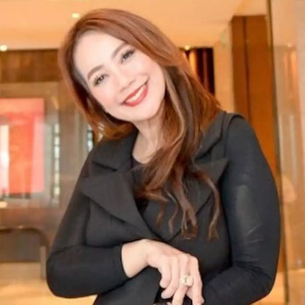 Tampak awet muda di usia 51 tahun, ini 5 trik menjaga kecantikan wajah ala pesinetron Irene Librawati