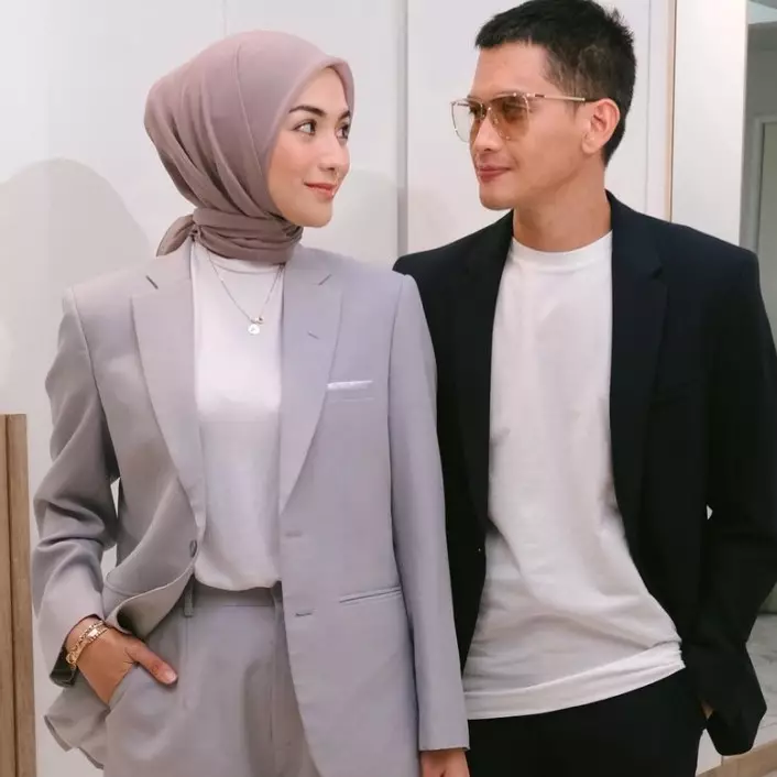 Tenang hadapi kasus Rezky Aditya, 7 pemotretan mesra Citra Kirana bareng suami ini bak ABG kasmaran