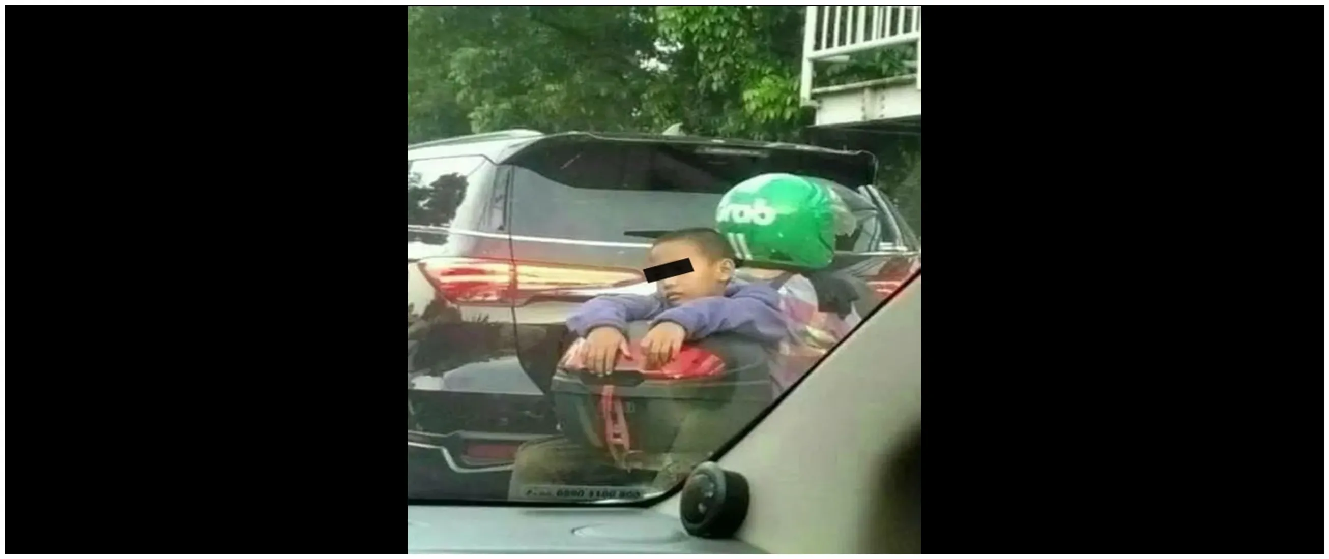 11 Penampakan lucu ojek online saat jemput bocah kecil ini kocak tapi ngeri, nggak bahaya ta?