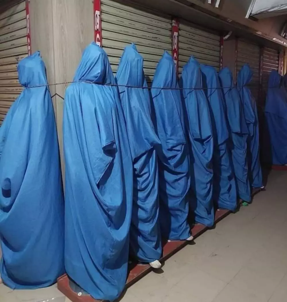 Potret kocak penampakan dikira orang Berbagai sumber