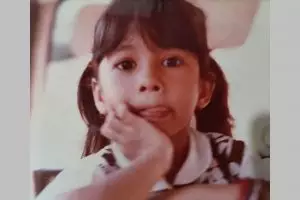 Bocah gedenya jadi artis ini justru hidup sederhana sebagai istri pejabat, intip 11 transformasinya