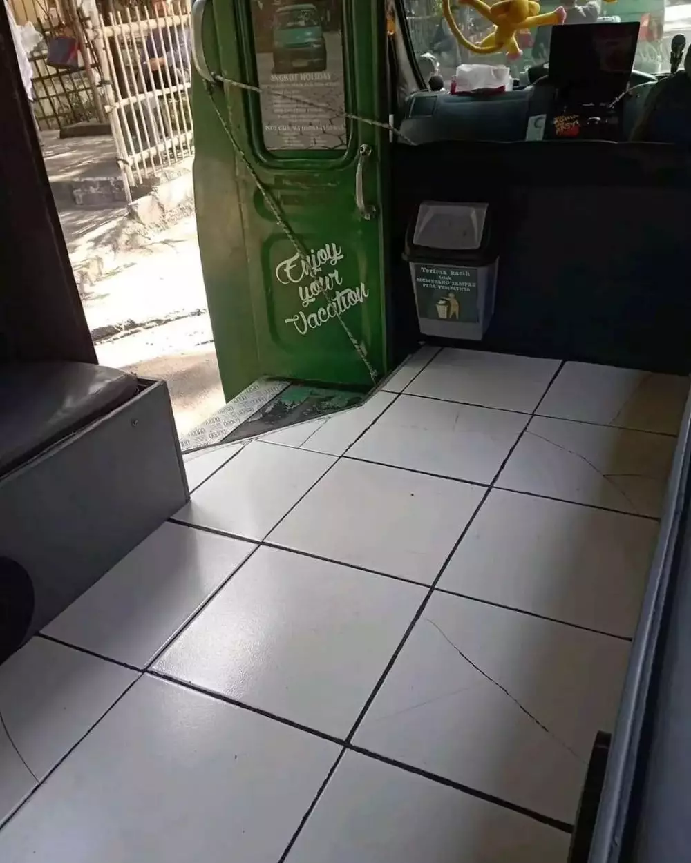 17 Potret kocak interior angkutan umum Berbagai sumber