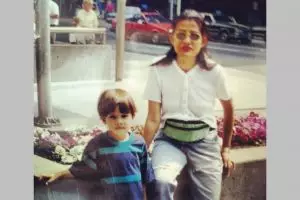 Bocah berparas bule ini pernah jadi artis di ibukota, sempat jualan pisang goreng saat kariernya redup