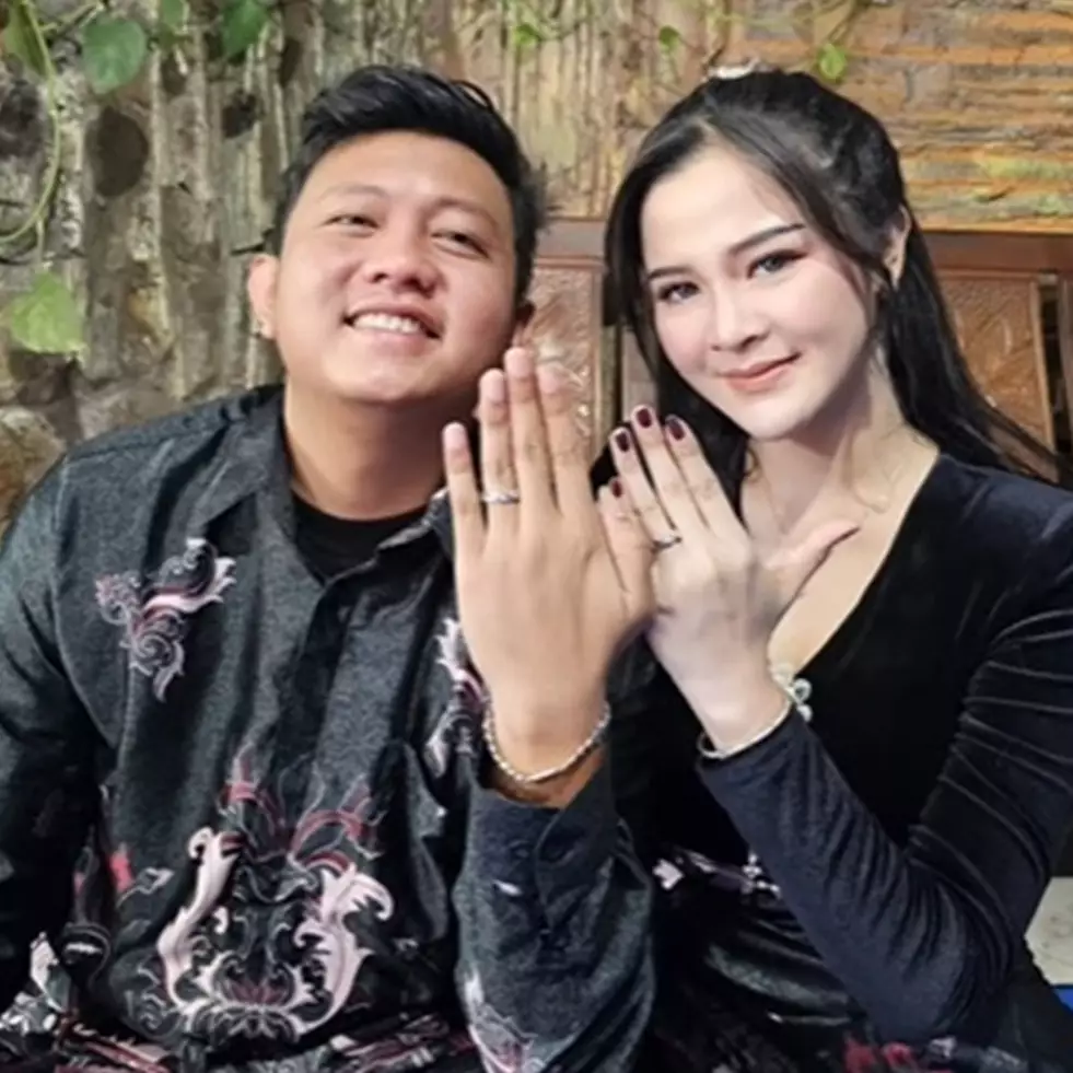 Potret pengajian jelang pernikahan 9 pedangdut top, Denny Caknan digelar sederhana tanpa dekorasi