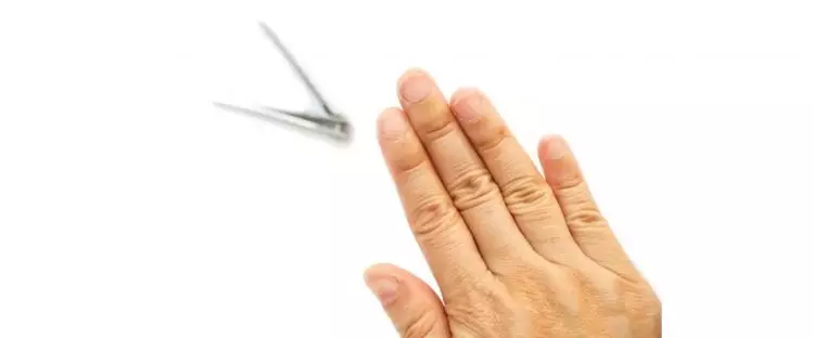 Nggak perlu manicure mahal di nail salon, ini trik atasi kuku gampang patah pakai 1 jenis minyak