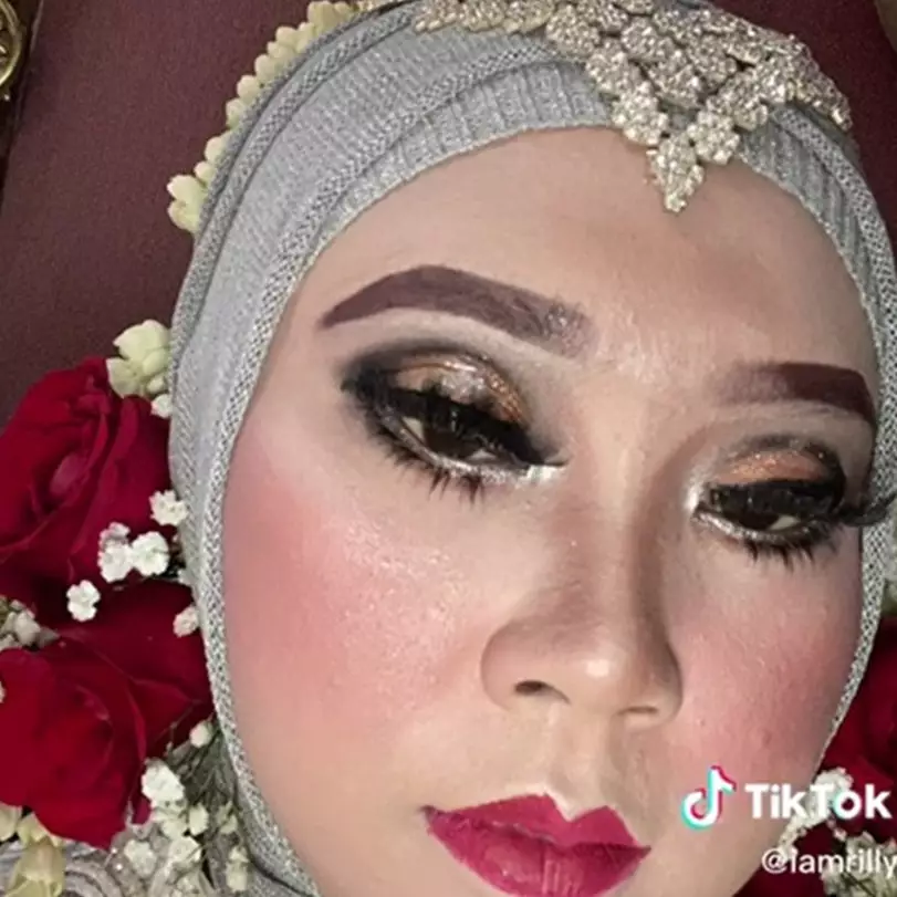 Pakai MUA pilihan mertua, makeup pengantin wanita di ngunduh mantu ini hasilnya bikin nangis kejer