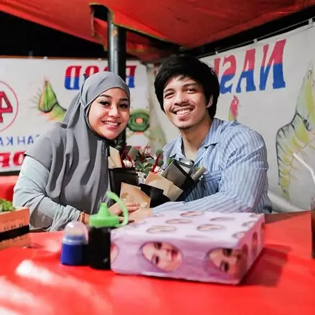 9 Menu ulang tahun Aurel Hermansyah ke-25 di warung pecel lele, buket uniknya bikin melongo