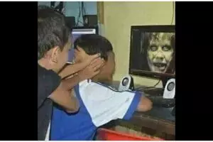 11 Potret kocak teman kelewat iseng ini mentang-mentang udah akrab jadi seenaknya, nyebelin abis