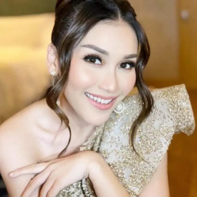 Nyanyi dangdut style Korea, 9 penampilan Ayu Ting Ting manggung ini disebut mirip Jennie BLACKPINK