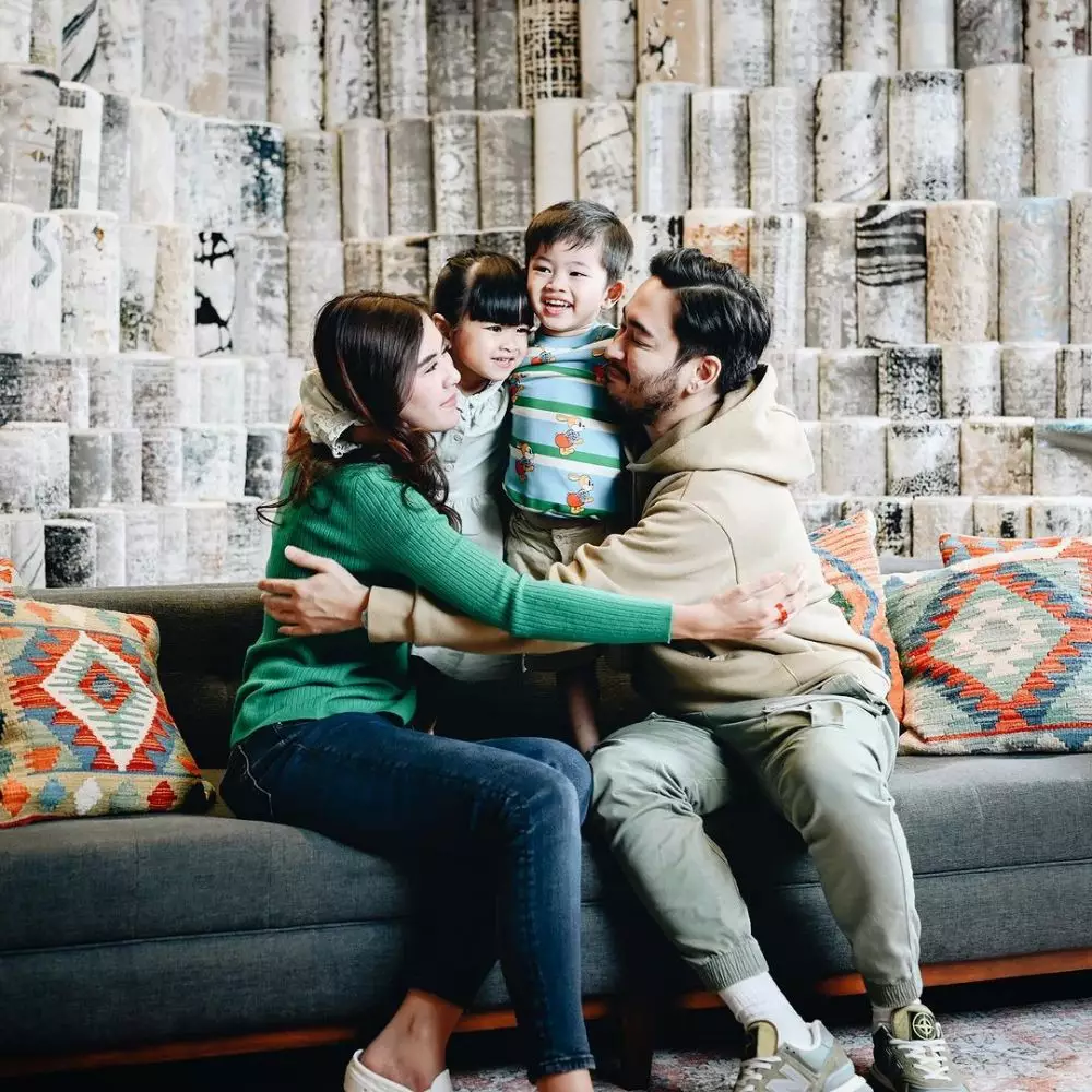 warganet singgung Syahnaz yang tak minta maaf ke Lady Nayoan usai selingkuh © berbagai sumber warganet singgung Syahnaz yang tak minta maaf ke Lady Nayoan usai selingkuh © berbagai sumber