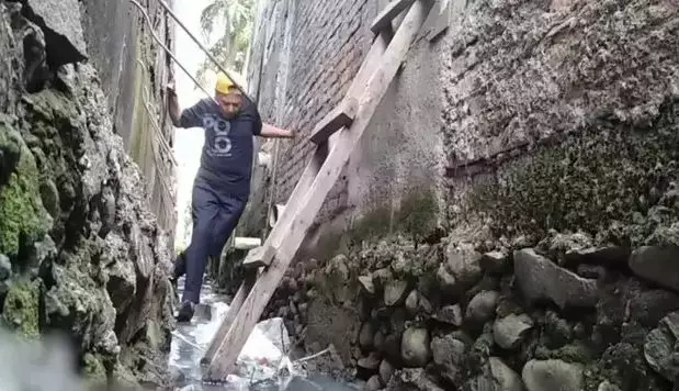 penampakan rumah lansia di Bekasi tertutup bangunan hotel Berbagai sumber penampakan rumah lansia di Bekasi tertutup bangunan hotel Berbagai sumber