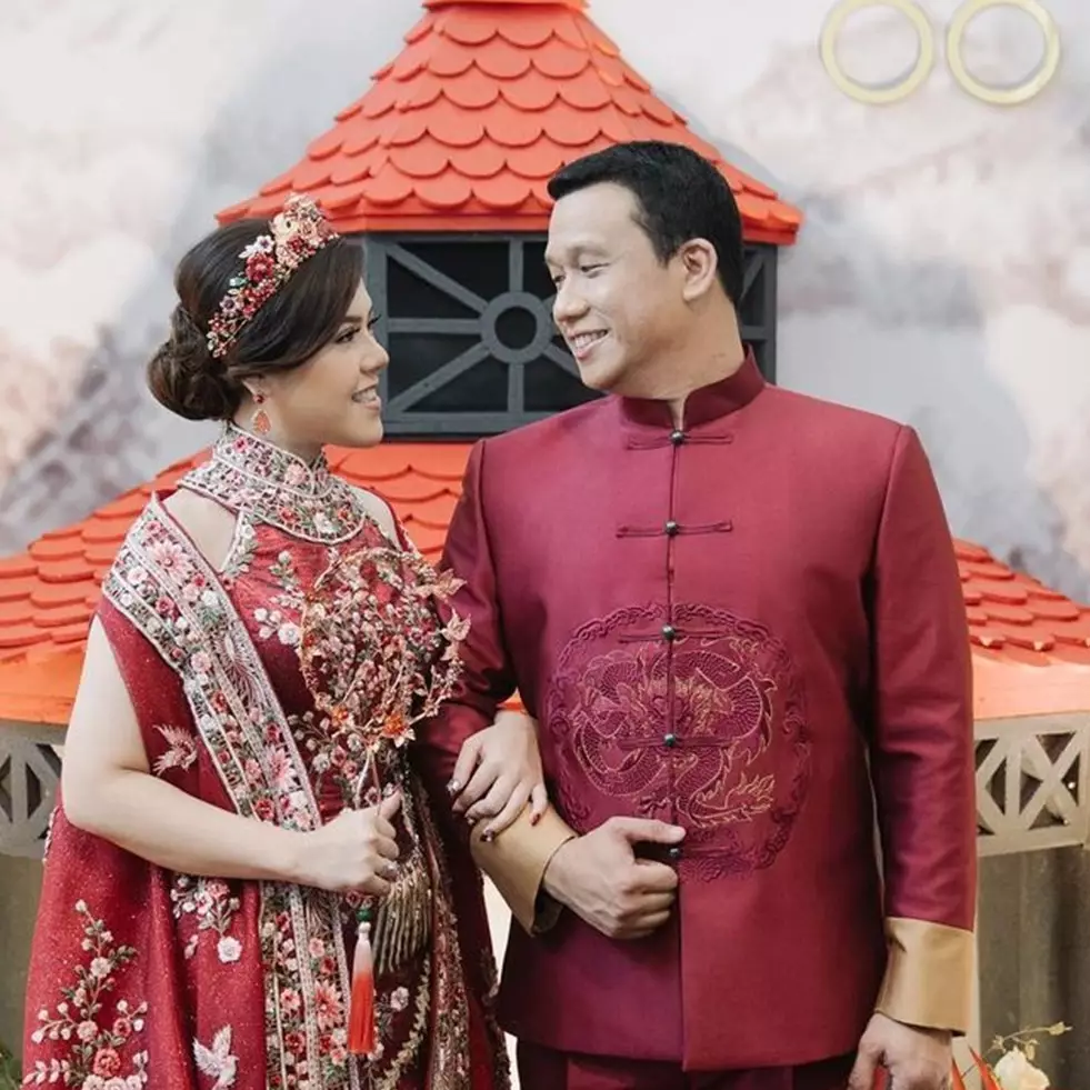 Jarang pamer kekasih kini segera menikah, ini 11 momen sangjit Tina Toon yang penuh kebahagiaan