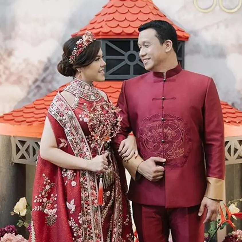 Tina Toon ternyata sudah menikah diam-diam dengan kekasih, intip 9 potret intimate wedding-nya