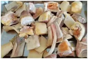 Hemat gas cuma 25 menit, ini cara jitu merebus kikil agar bebas lendir, tak amis, dan antialot