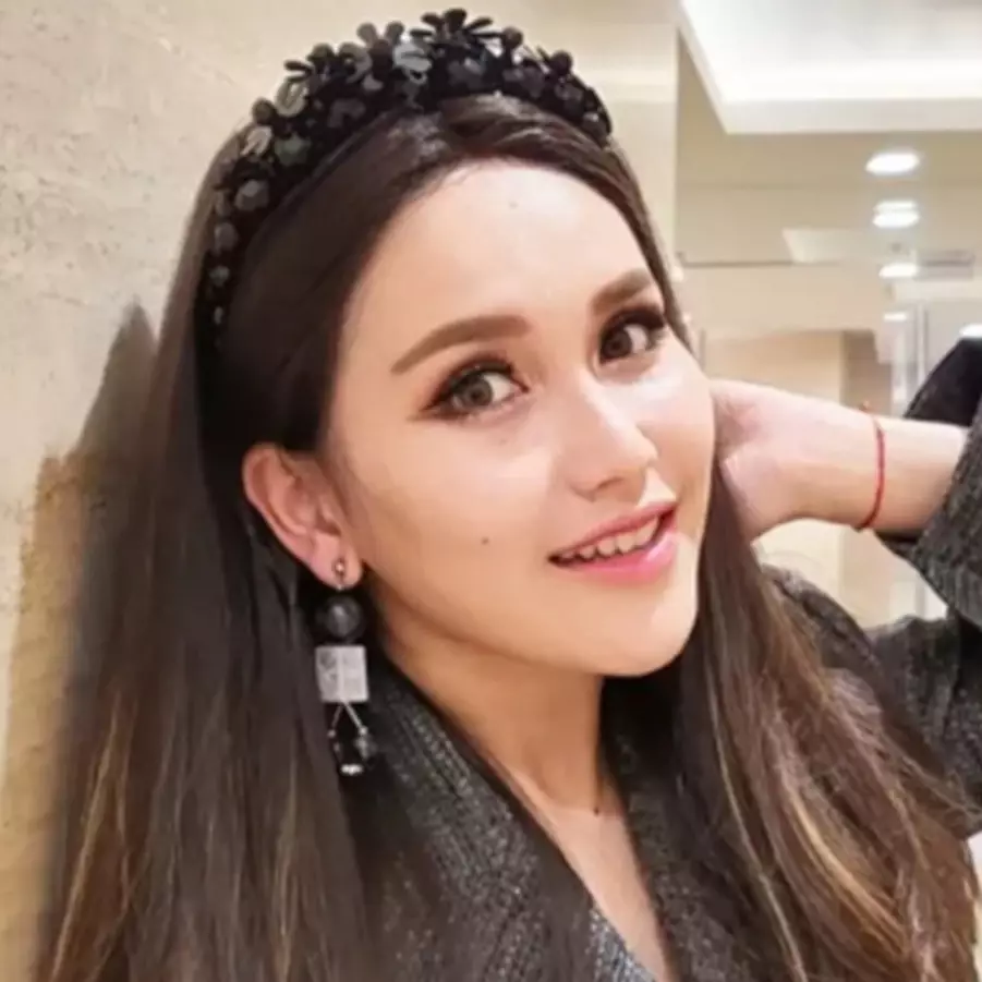 Gaya 6 seleb pakai outfit ala Korea saat manggung, mirip Jennie Blackpink hingga Park Shin-hye