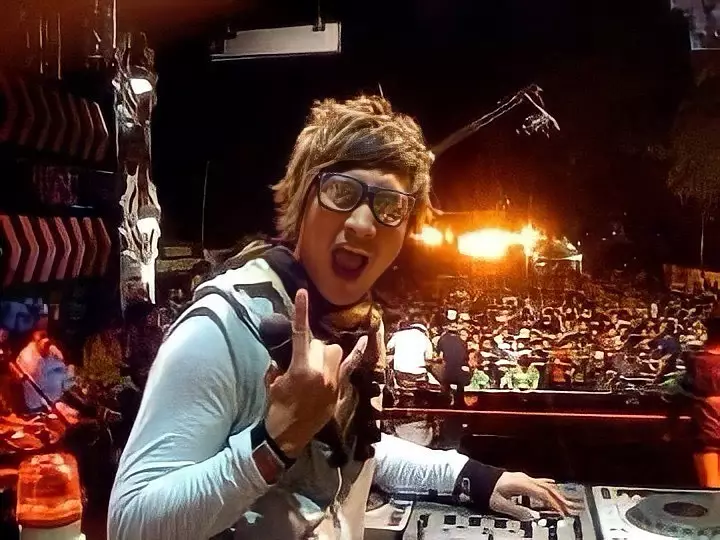 bocah imut dulu pernah jadi TKI Prancis lalu pilih hijrah & punya rumah mewah © berbagai sumber