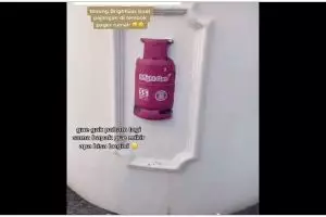 11 Potret kocak di tembok ini ada penampakan nggak biasa, lihatnya langsung bikin tepuk jidat