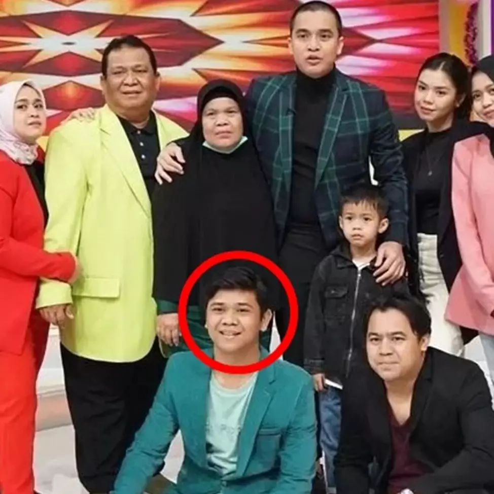 Beda nasib dengan sang kakak, ini 7 potret Uta Syahputra adik Olga yang kini buka usaha laundry