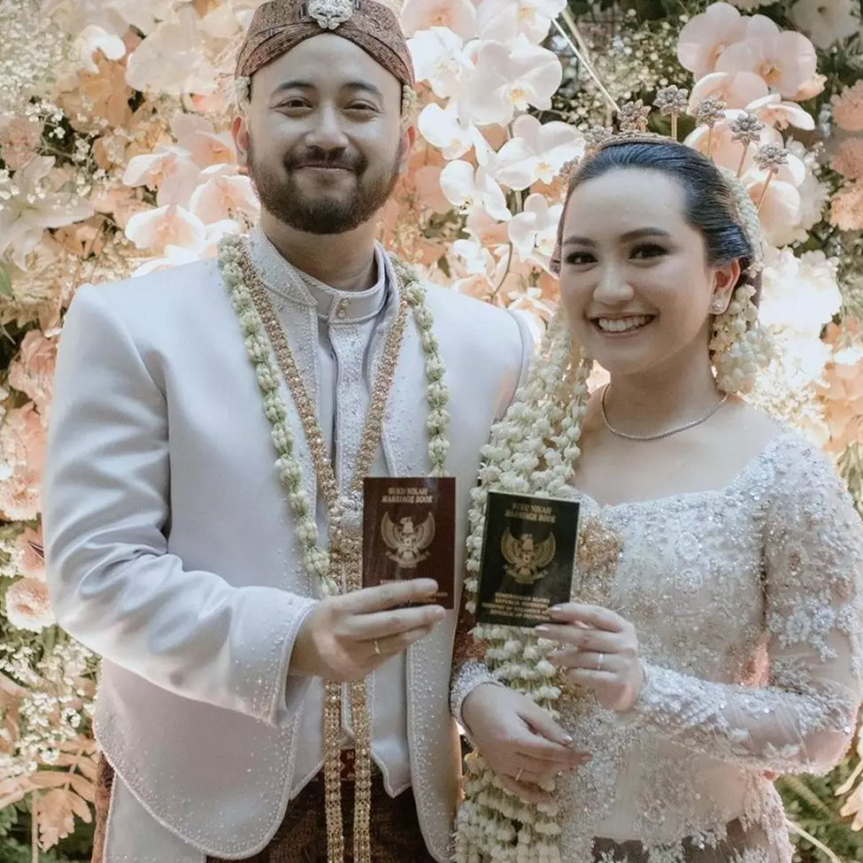 Gaya 10 mantan artis cilik saat menikah, Tina Toon tampil stunning dengan makeup soft