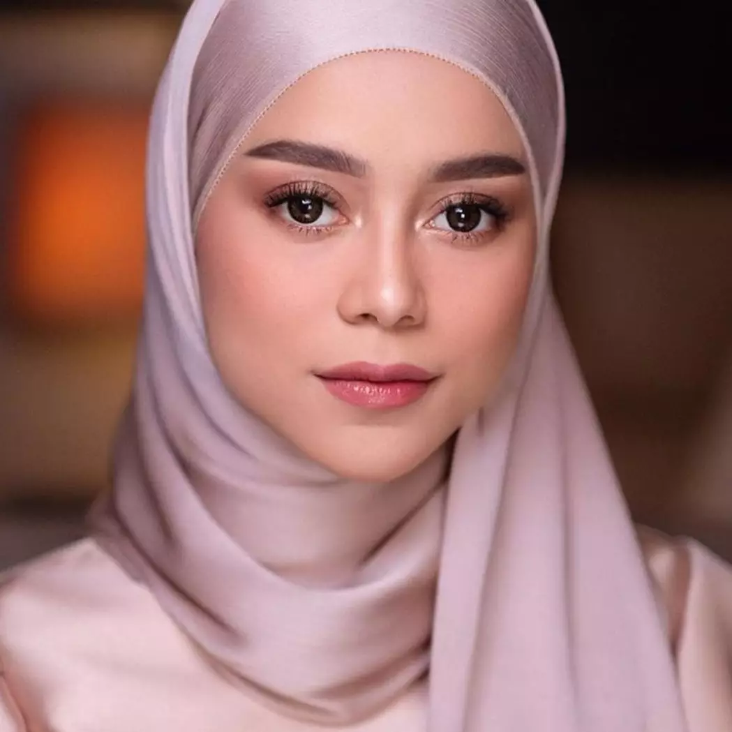 Comeback di panggung D'Academy, 9 potret Lesty Kejora nyanyi ini bikin penonton histeris