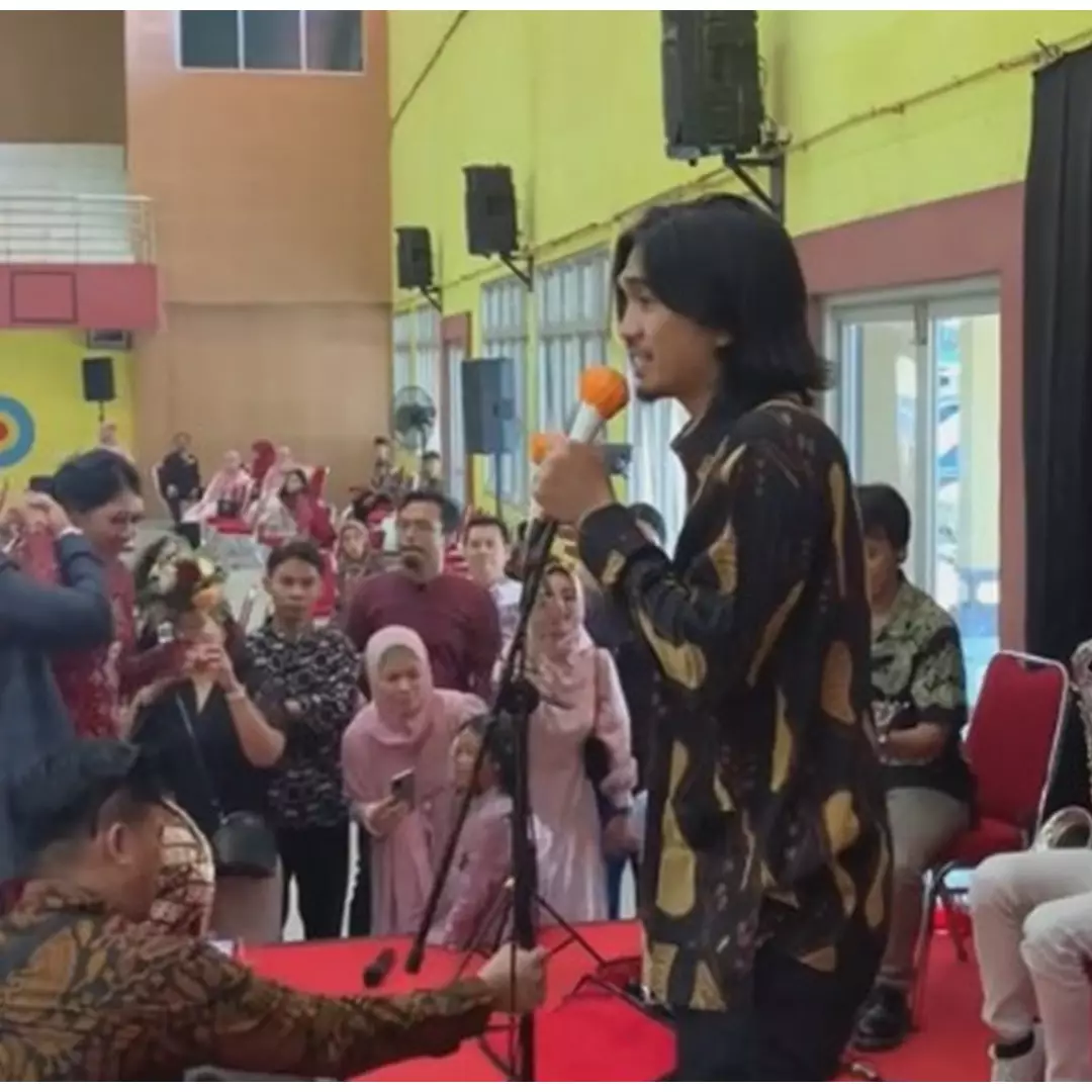 Kondangan rasa konser, intip 7 momen seru Sheila On 7 manggung di hajatan pernikahan