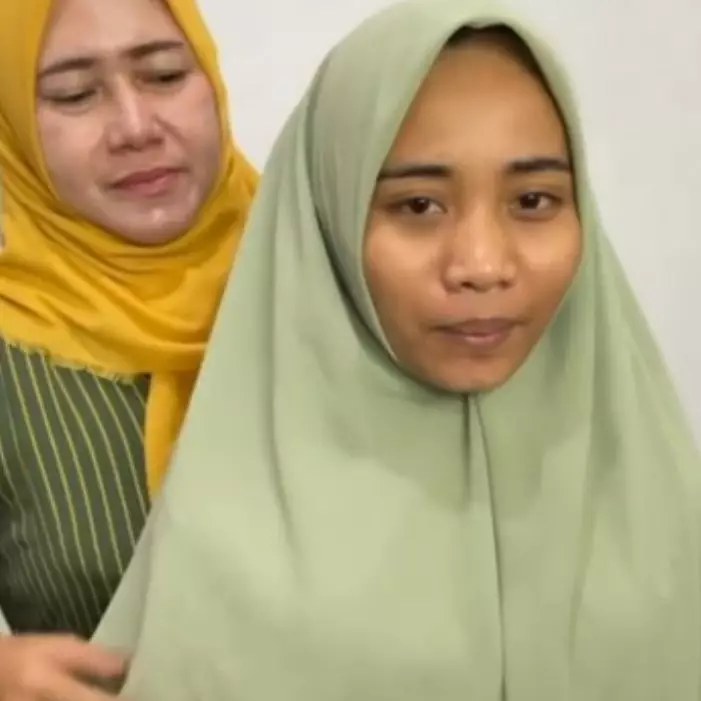 Potret makeup wanita dirias jadi manten Solo Putri ini disebut ubah pakem, roncean bunga bikin salfok
