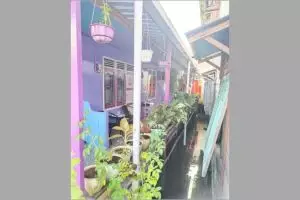 Rumah panggung ungu ini dari luar tampak sederhana dalamnya Instagramable banget, intip 9 potretnya