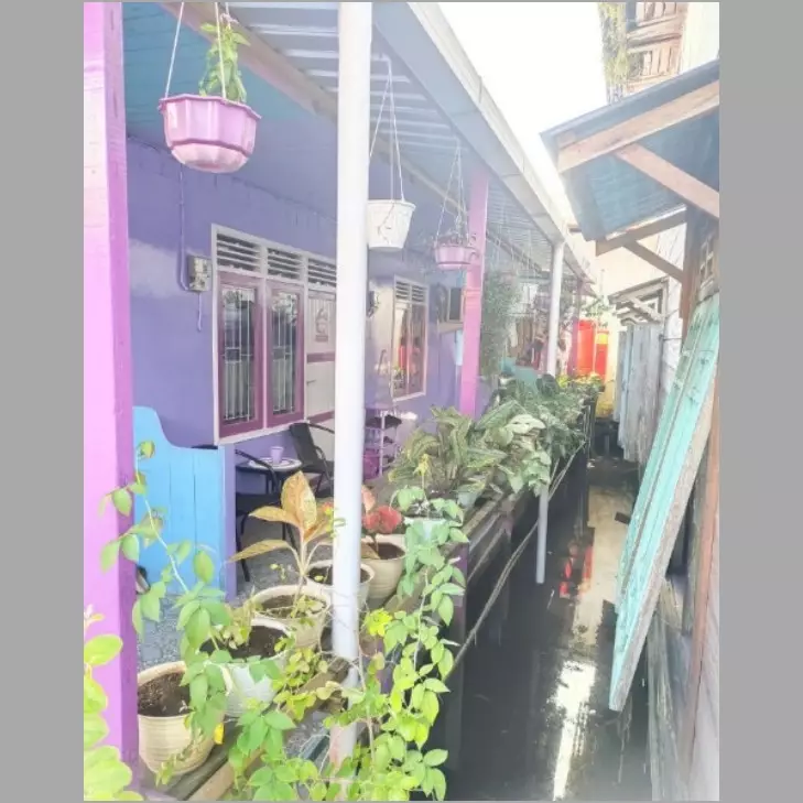 Rumah panggung ungu ini dari luar tampak sederhana dalamnya Instagramable banget, intip 9 potretnya