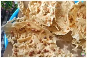 Jangan cuma pakai tepung beras dan tapioka, begini trik bikin adonan peyek renyah dan antikeras