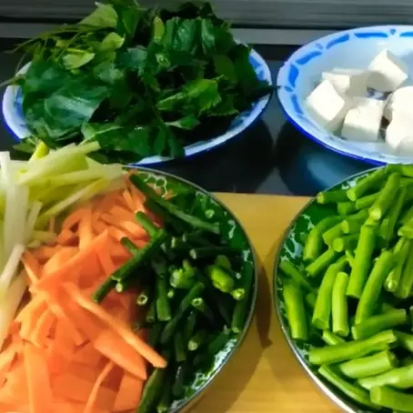 Bukan direbus atau dikukus, ini trik masak sayur gado-gado agar tak cepat basi