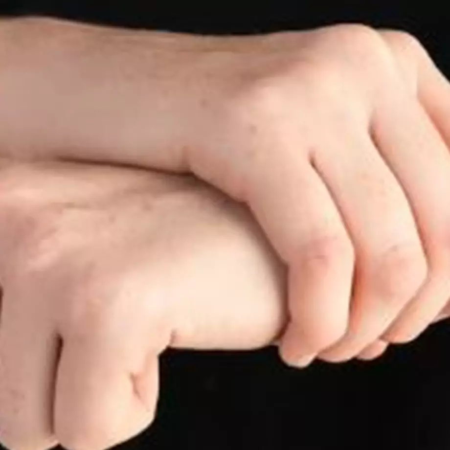 Kulit kembali jadi kencang, ini cara mudah menghilangkan kerutan di tangan hanya pakai 1 kulit buah