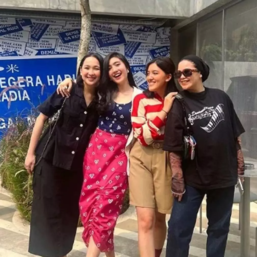 Tetap akrab walau sudah bubar, ini 7 potret reuni Blink dari masa ke masa