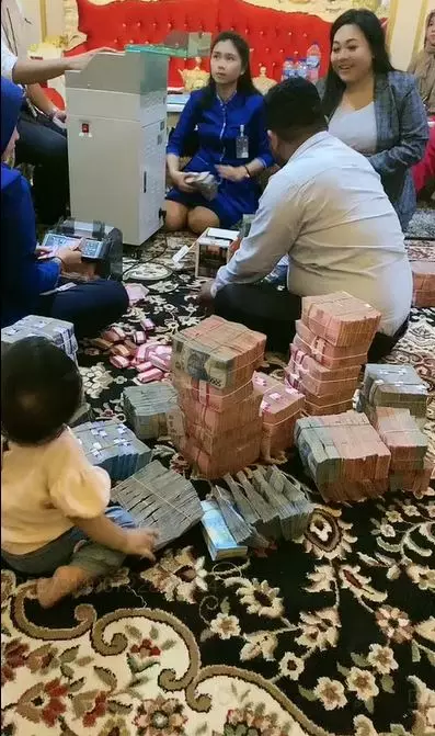 Momen Mira Hayati setor uang tabungan ke bank TikTok