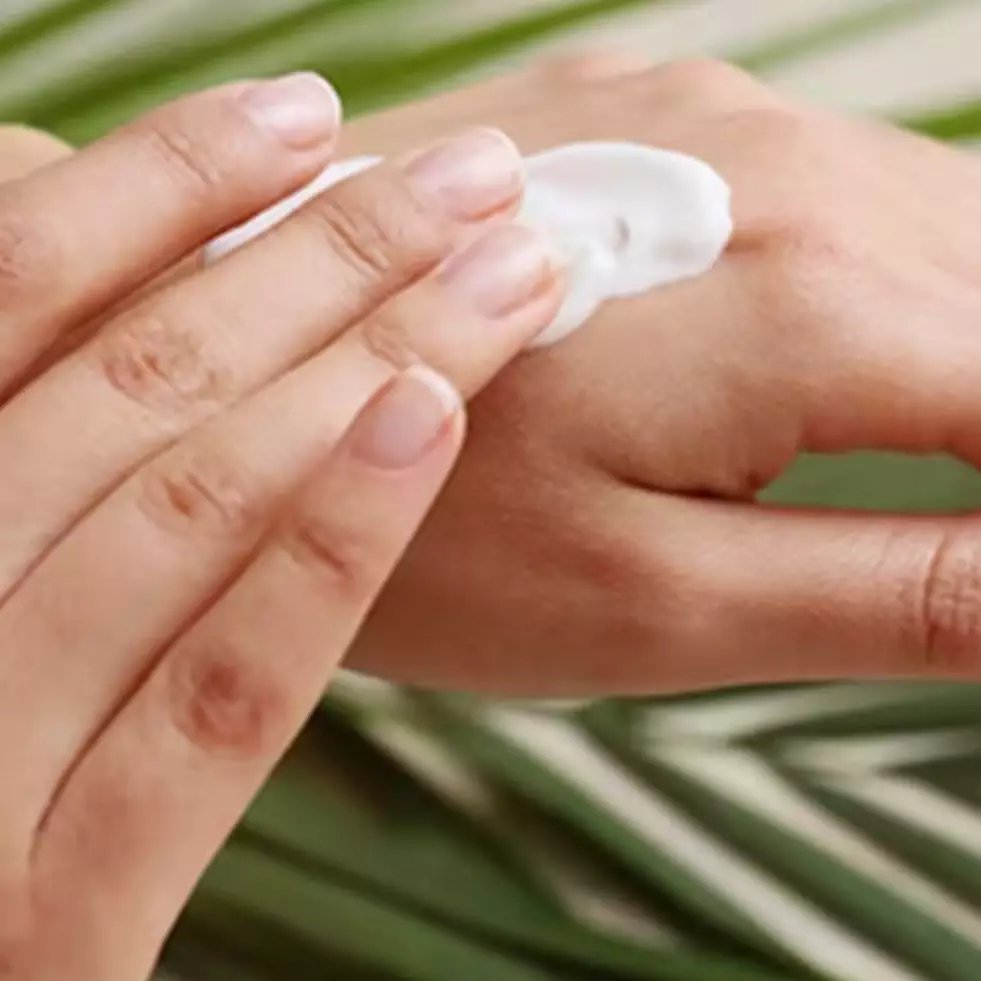 Warna kulit rata dalam sekejap, begini trik atasi belang pada tangan pakai 3 bahan dapur