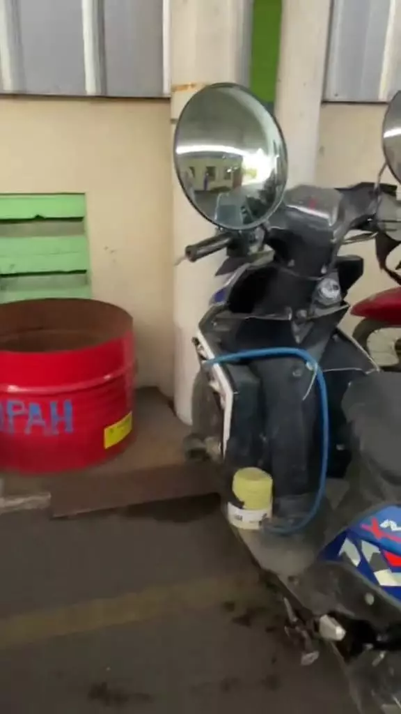 Spion motor bikin gagal fokus © TikTok Spion motor bikin gagal fokus © TikTok