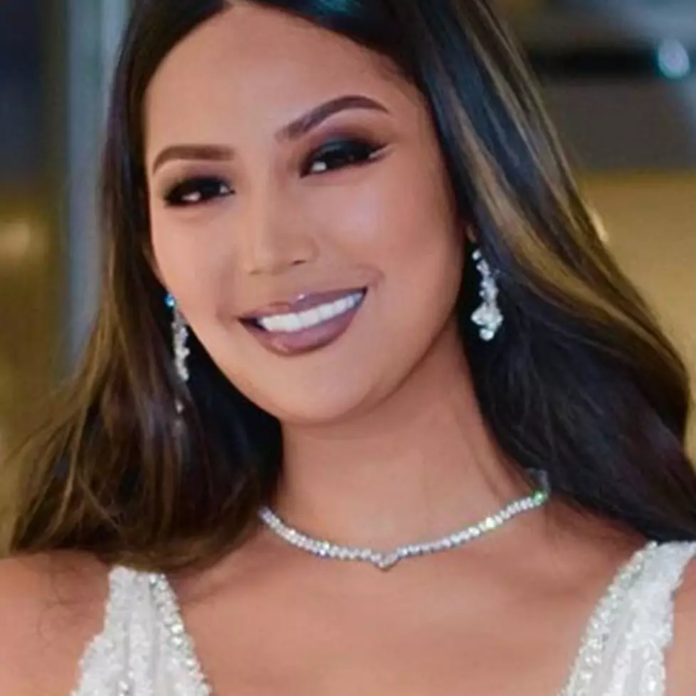 Tampak berkilau dan bebas kusut, ini 4 trik menjaga kesehatan rambut berwarna ala Maria Selena